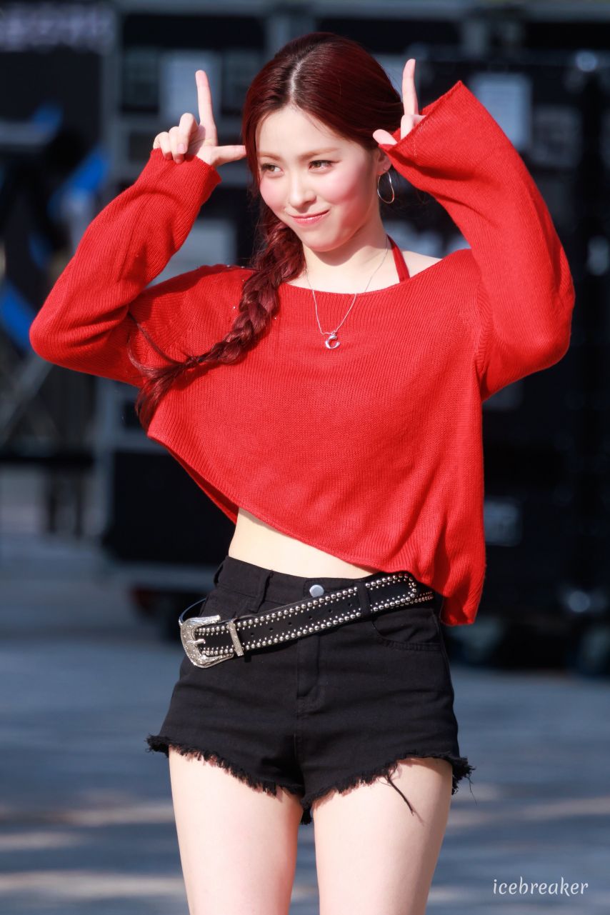 ITZY 류진1_3.jpg
