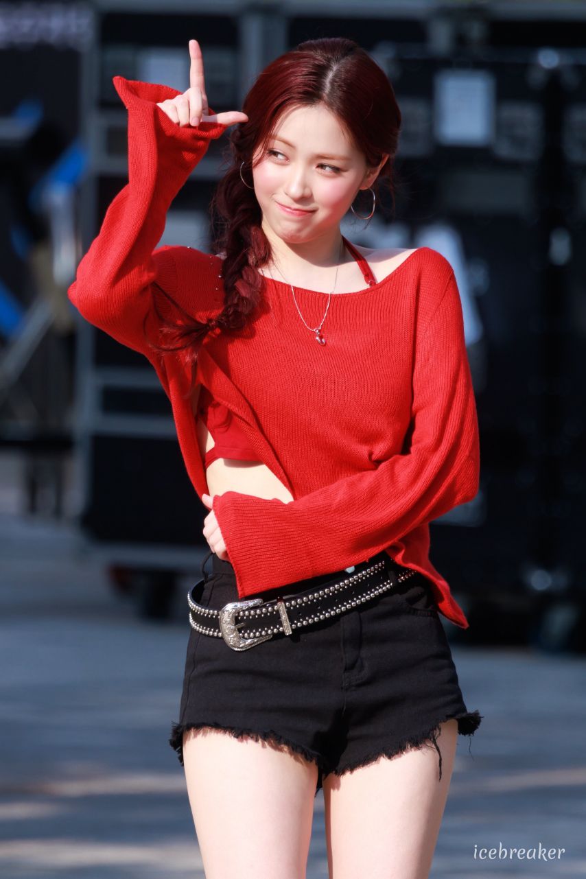 ITZY 류진1_2.jpg