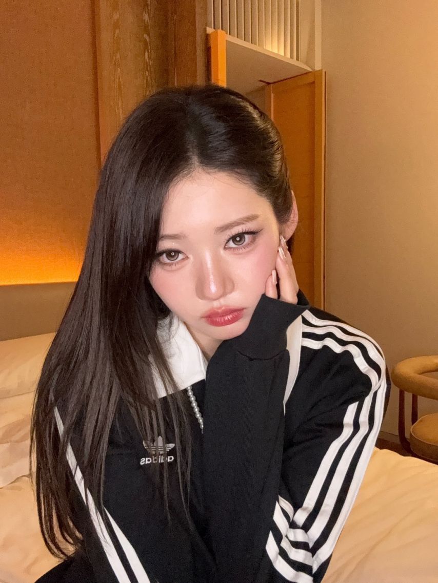 베이비몬스터 로라1_2.jpg