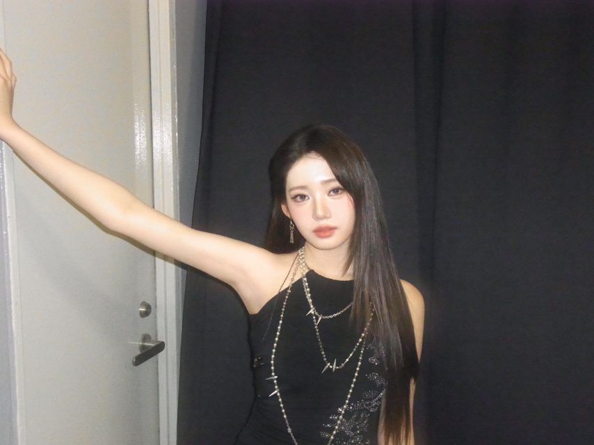 베이비몬스터 로라1_1.jpg