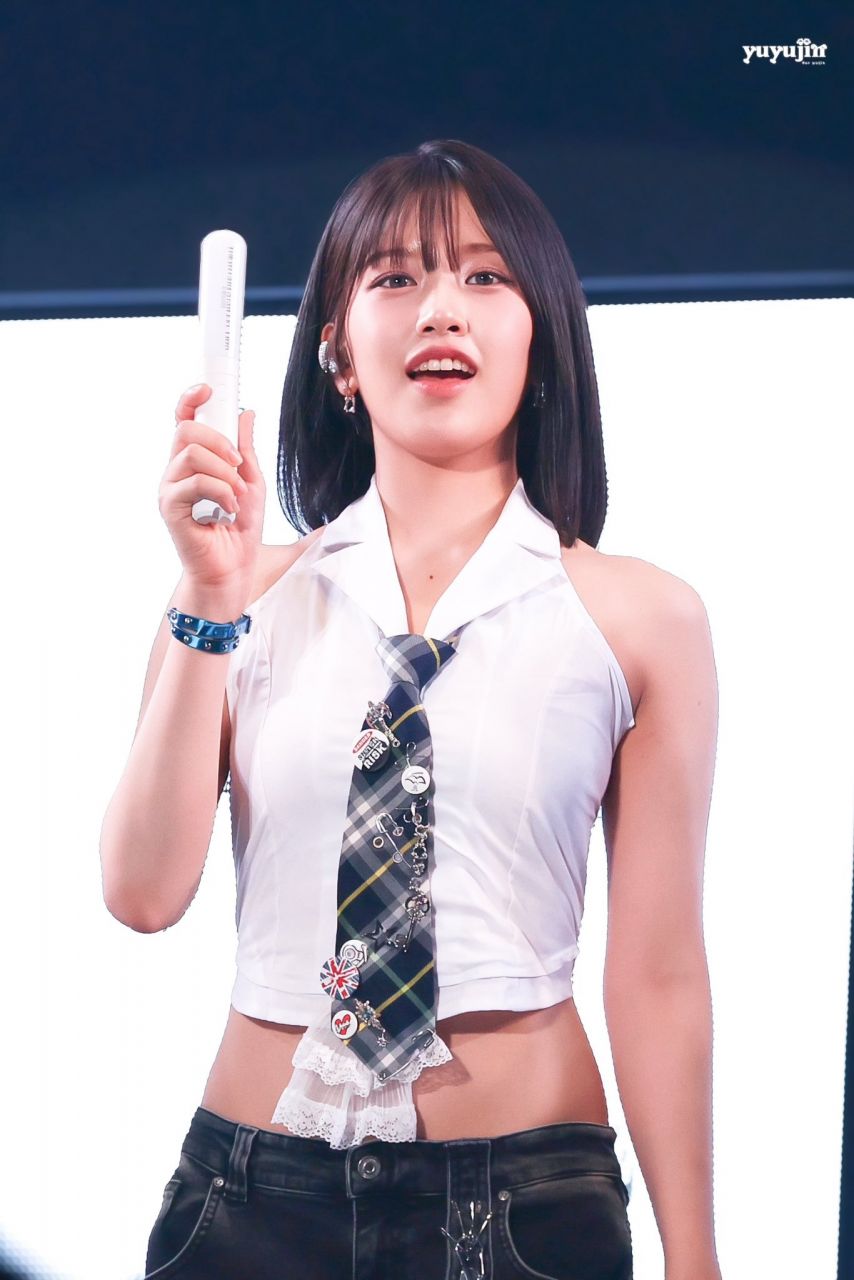 아이브 안유진1_2.jpg