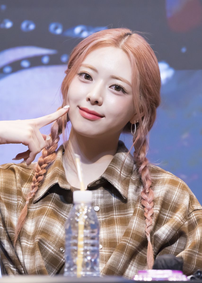 ITZY 유나1_2.jpg
