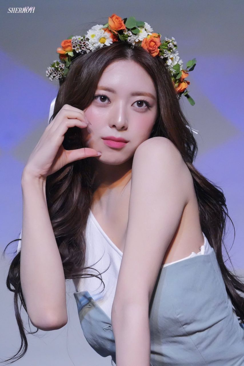 ITZY 유나1_3.jpg