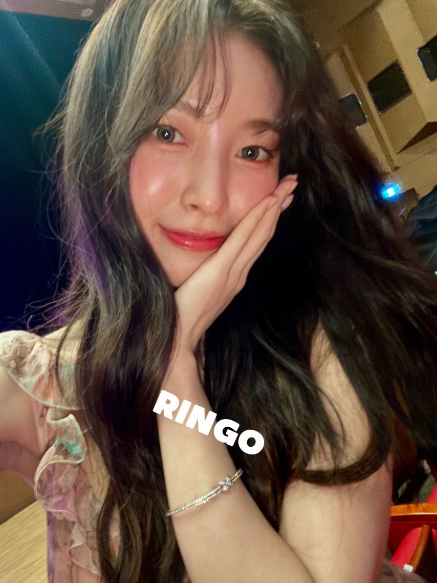 화사한 꽃무늬 드레스 요망한 가슴골 뽀얀 허벅지 각선미 아린7.jpg