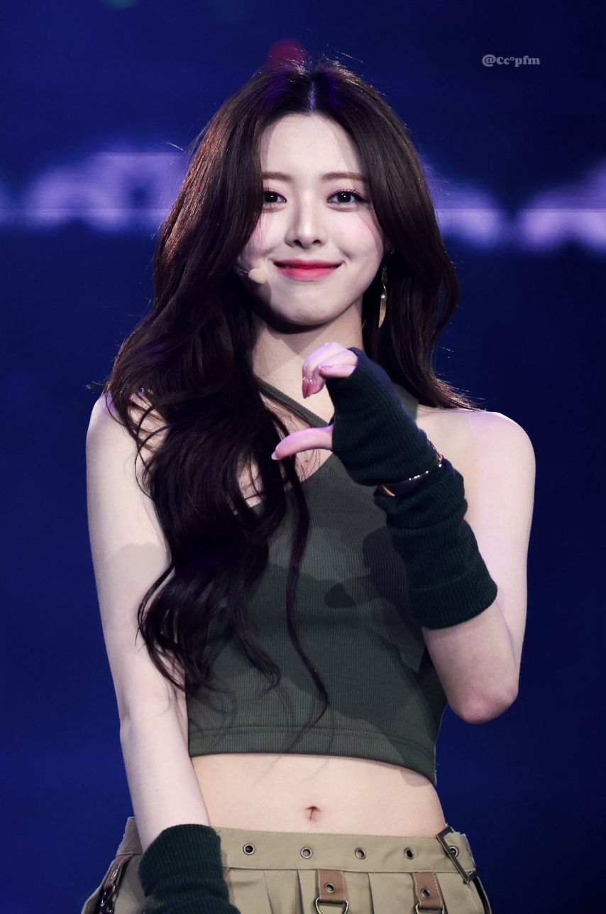 ITZY 유나1_2.jpg