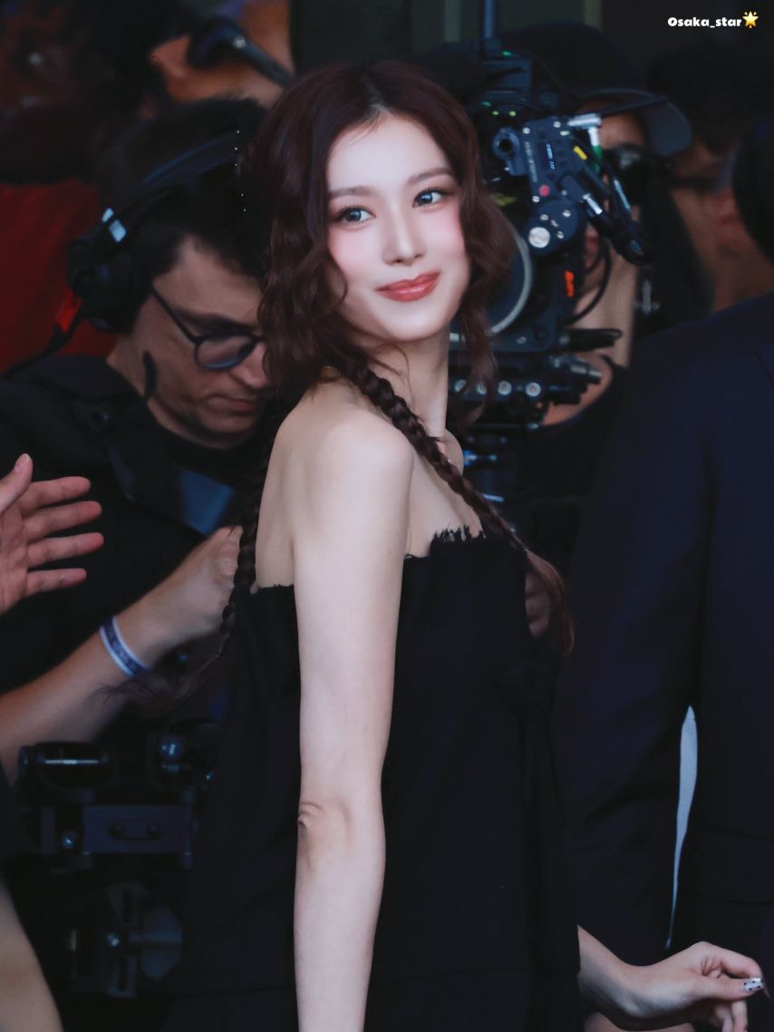 트와이스 사나 PRADA 밀라노1_4.jpg