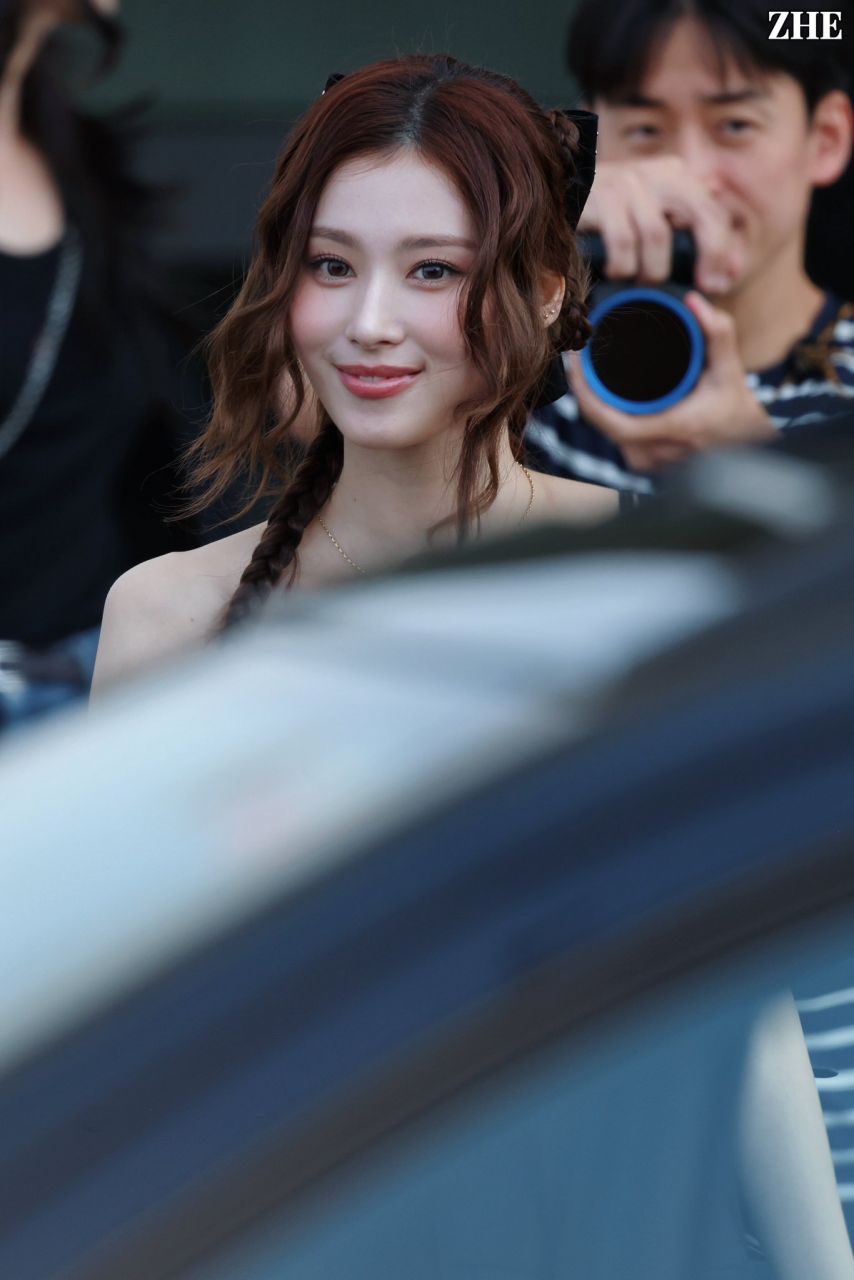 트와이스 사나 PRADA 밀라노1_7.jpg