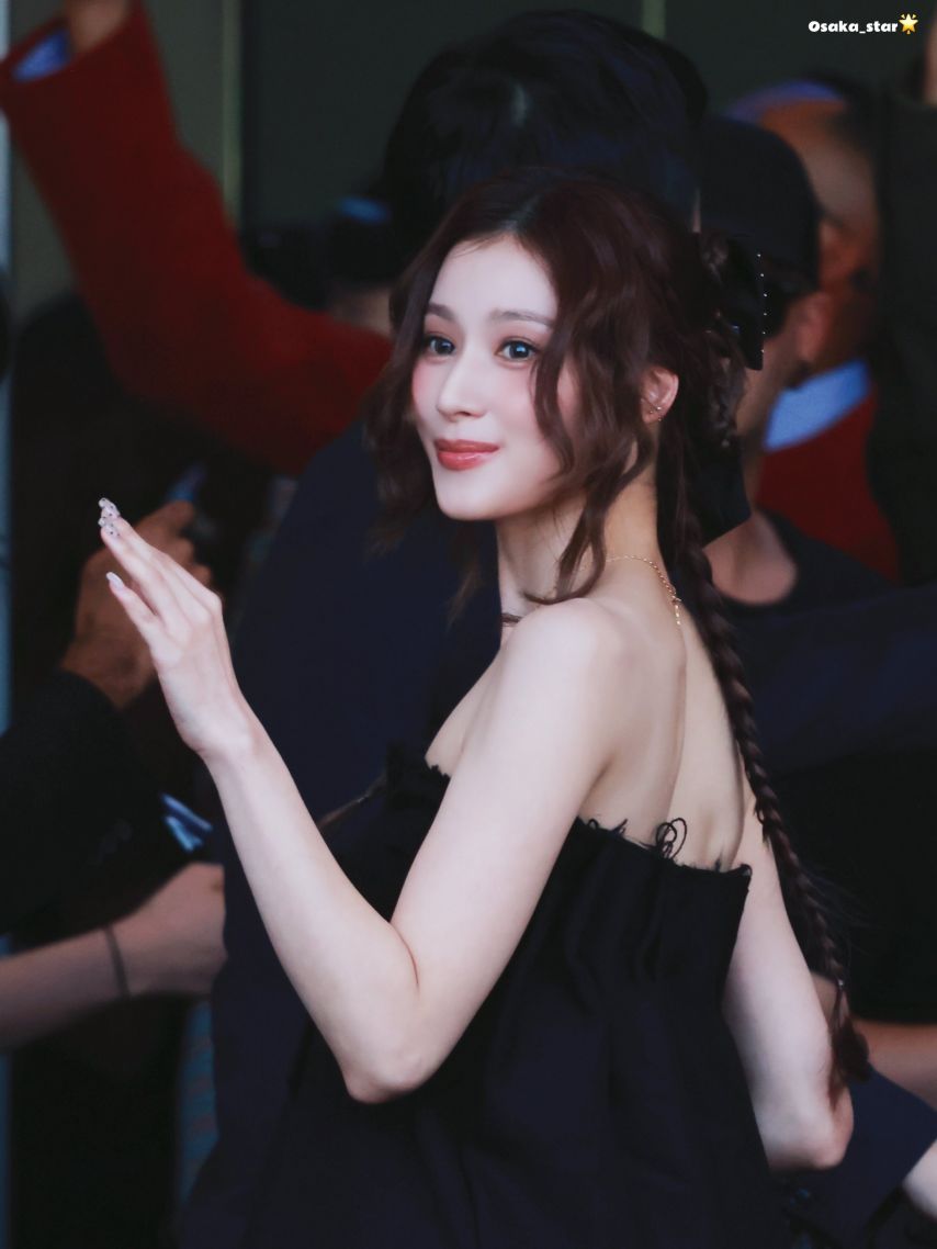 트와이스 사나 PRADA 밀라노1_3.jpg