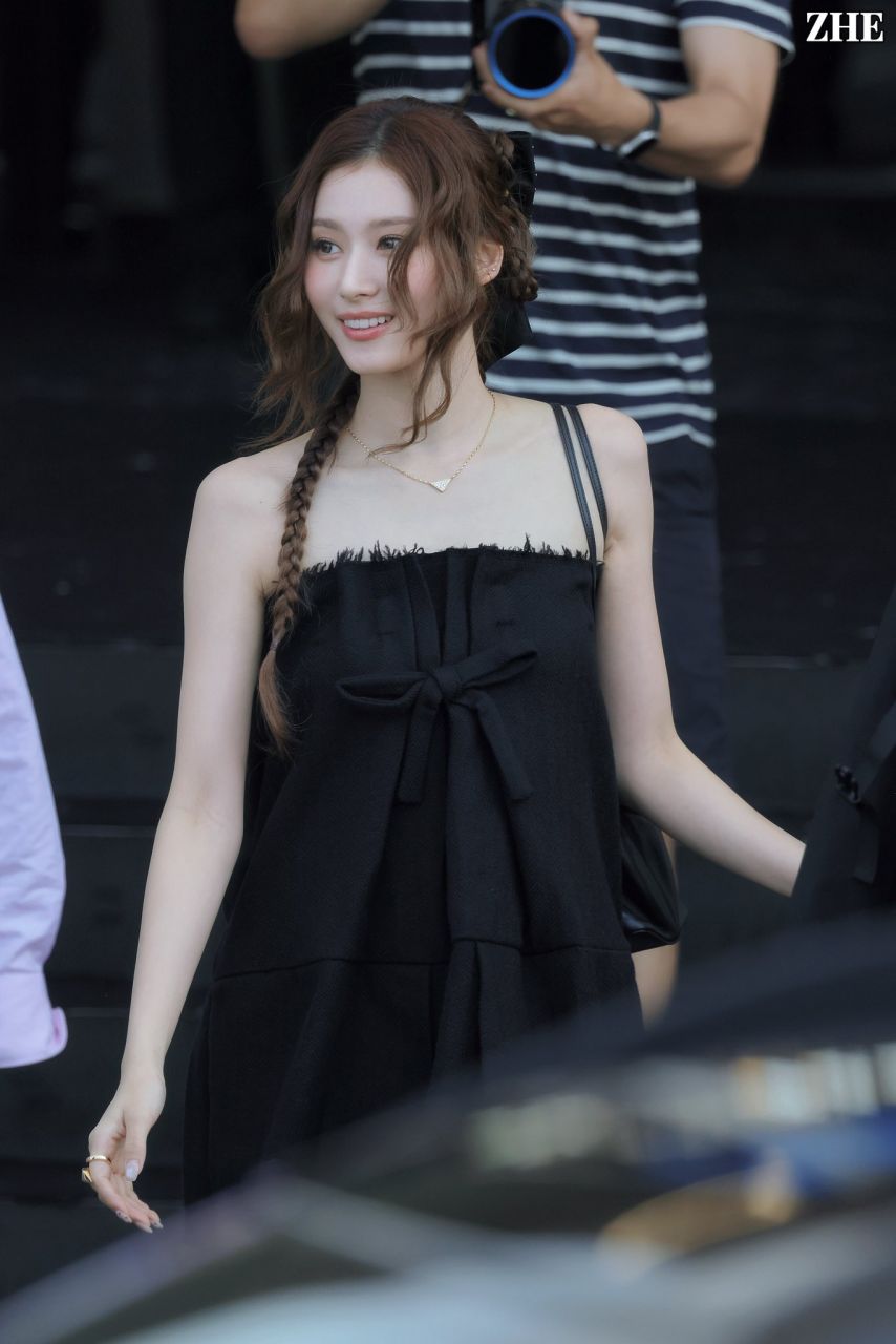 트와이스 사나 PRADA 밀라노1_5.jpg