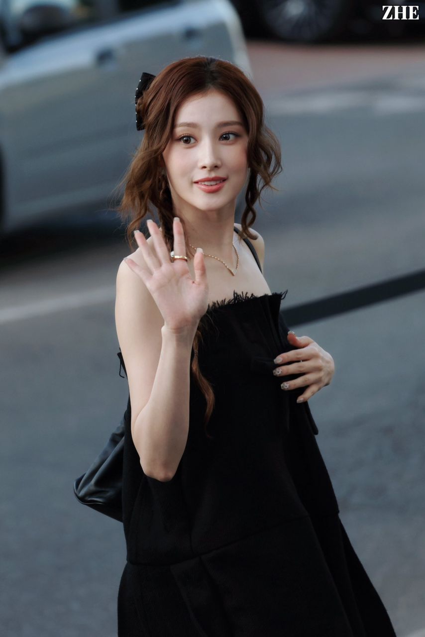 트와이스 사나 PRADA 밀라노1_8.jpg