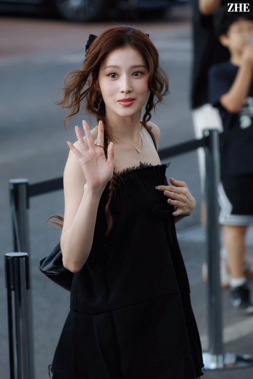 트와이스 사나 PRADA 밀라노1_9.jpg