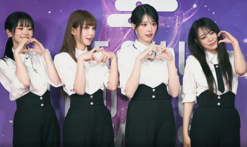 긴장한 QWER 서가대1_10.jpg
