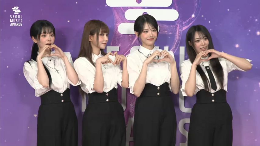 긴장한 QWER 서가대1_6.jpg