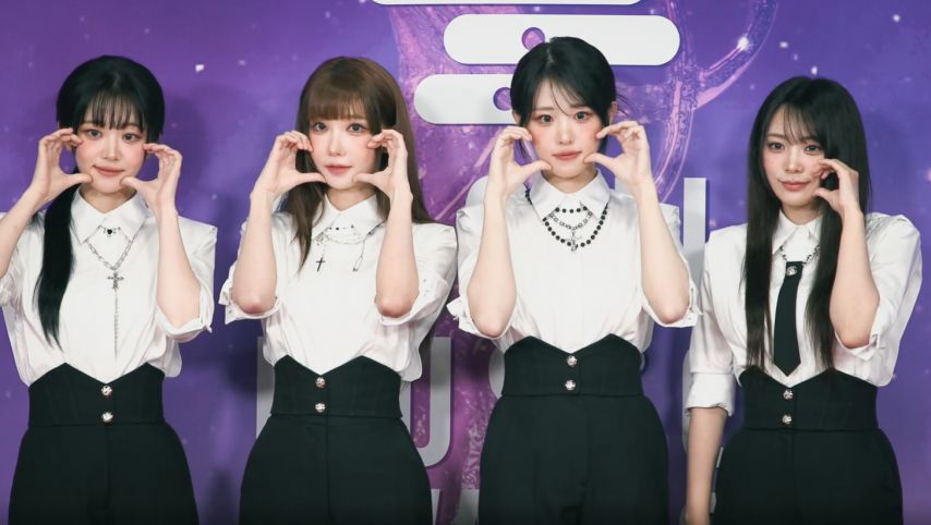 긴장한 QWER 서가대1_11.jpg