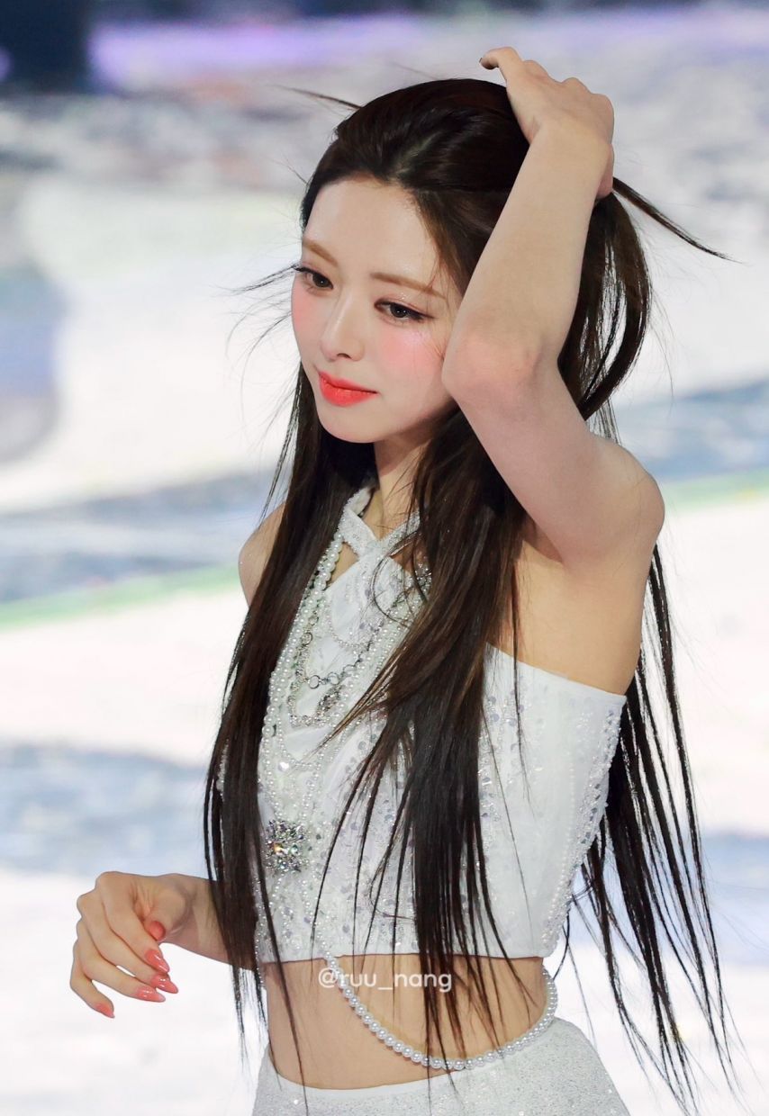 ITZY 유나3_1.jpg