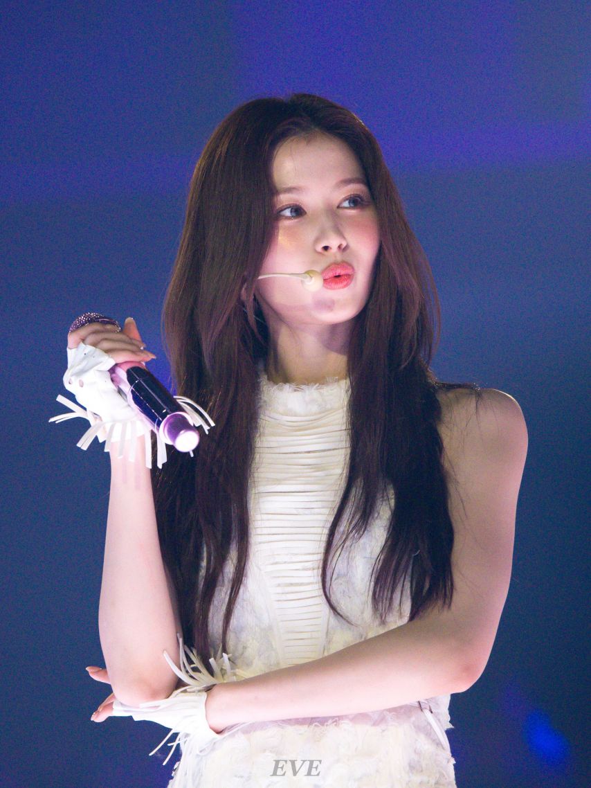트와이스 사나1_7.jpg