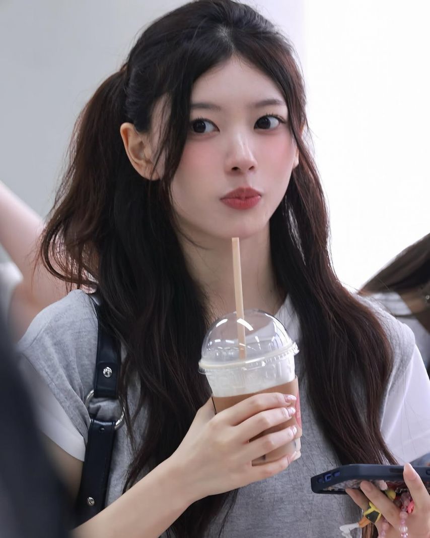 아일릿 (ILLIT) 모카1_3.jpg
