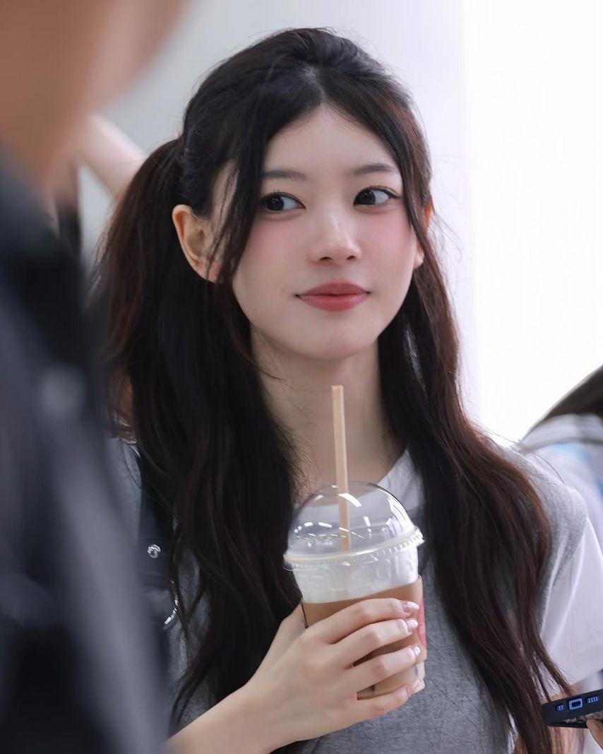 아일릿 (ILLIT) 모카1_6.jpg