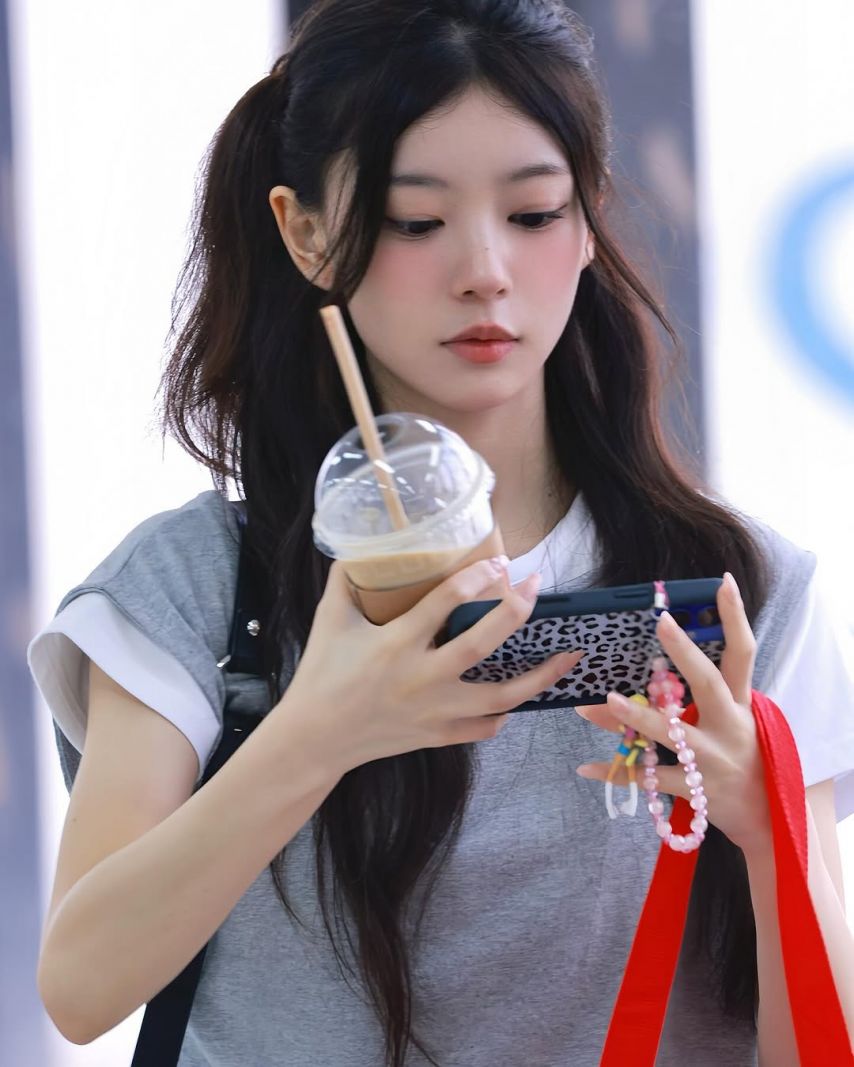 아일릿 (ILLIT) 모카1_4.jpg