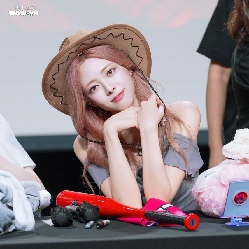 ITZY 유나1_1.jpg