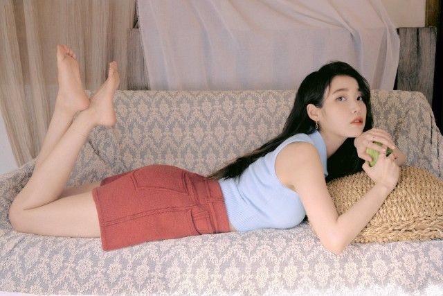 맨발 아이유 6.jpg