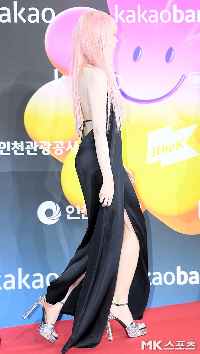 MMA 레드카펫 에스파 지젤 블랙드레스 속옷 라인 비치는 힙라인9.jpg