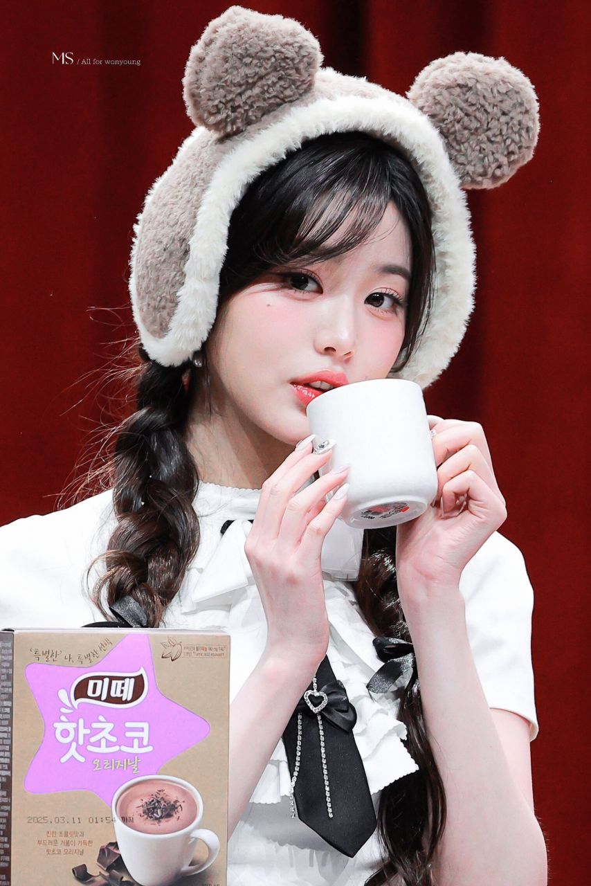 아이브 장원영1_2.jpg
