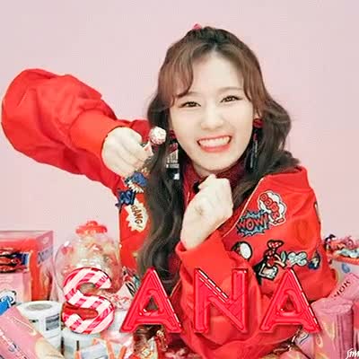 코찡긋 사나 1.gif