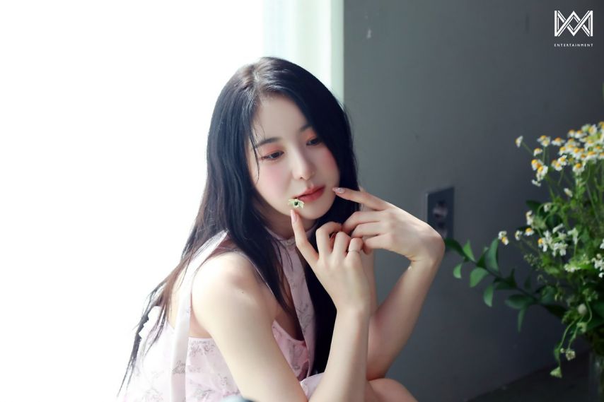 이채연 시즌그리팅 비하인드1_3.jpg