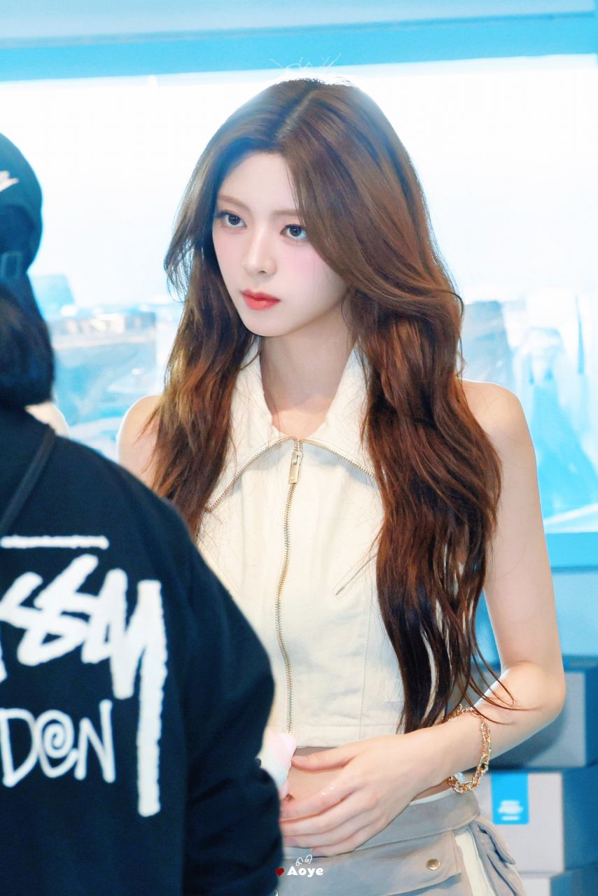 ITZY 유나1_3.jpg