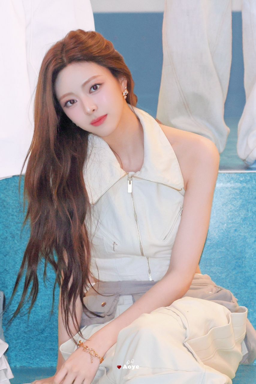 ITZY 유나1_4.jpg