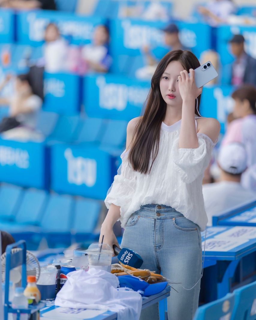 김세연 아나운서1_2.jpg