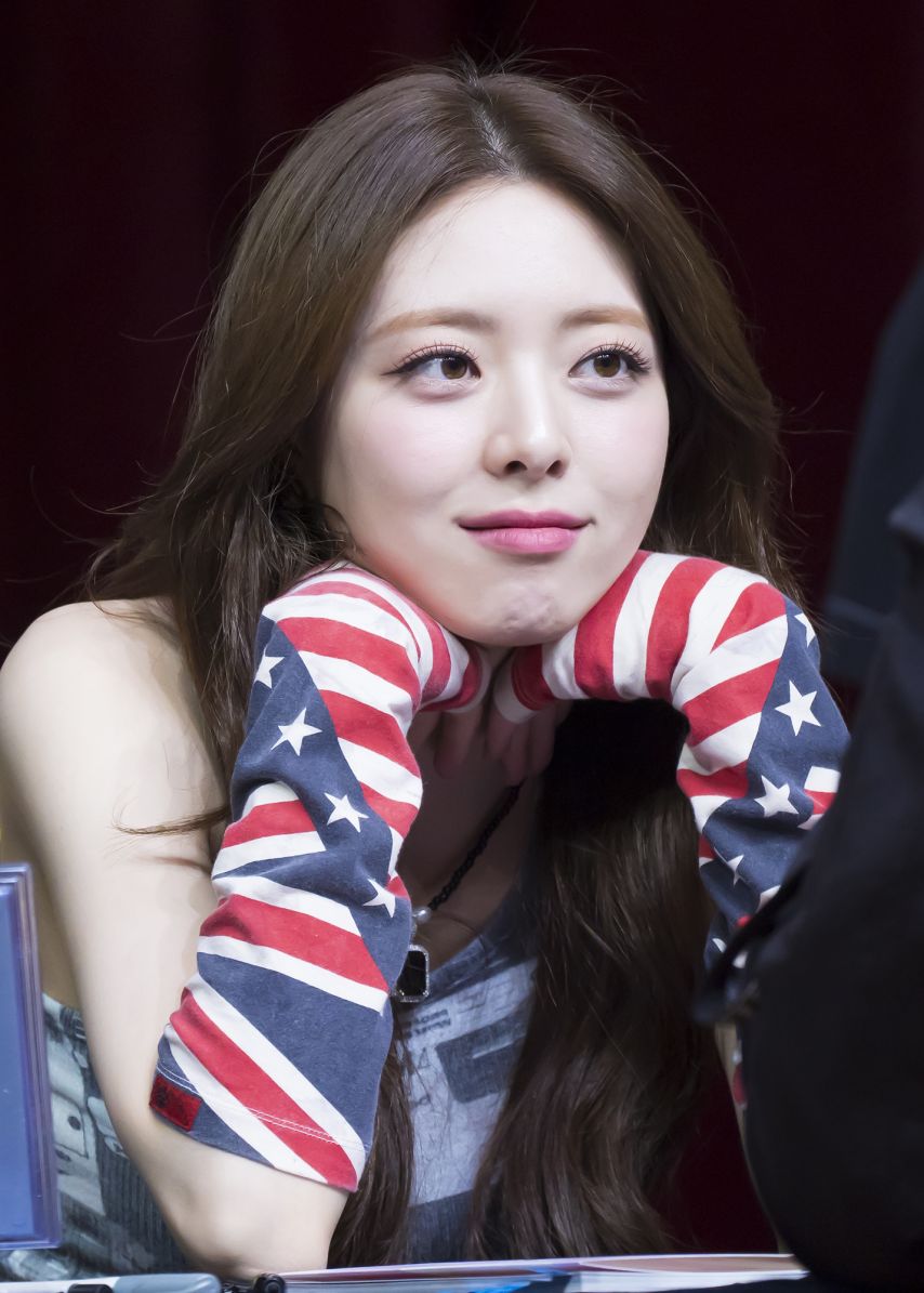 ITZY 유나1_1.jpg