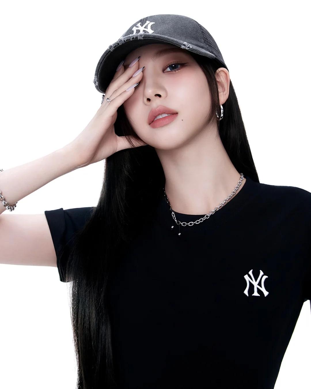 시원한 MLB 검정 탱크탑 라인이 좋은 에스파 카리나16.webp.jpg