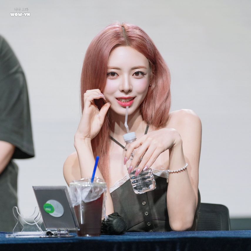 ITZY 유나1_1.jpg