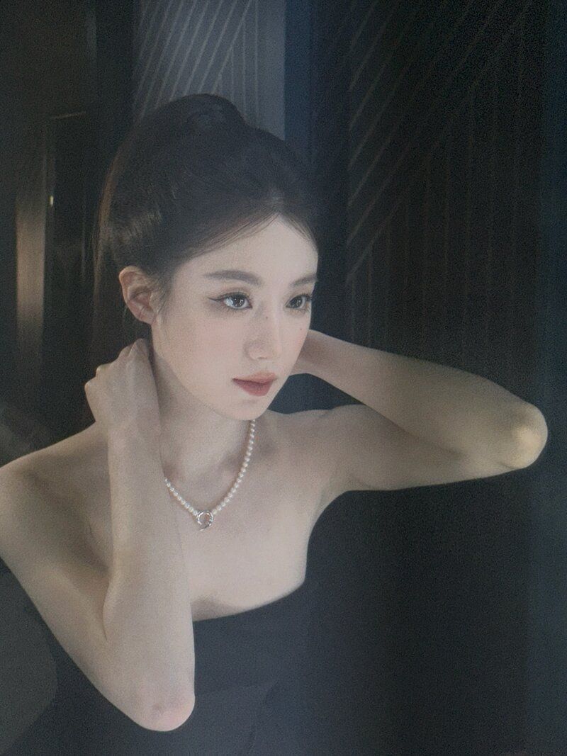 조명빨 제대로 받은 슈화의 새하얀 피부1_6.jpg