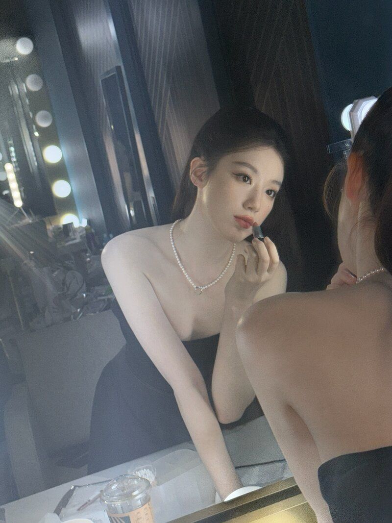 조명빨 제대로 받은 슈화의 새하얀 피부1_8.jpg