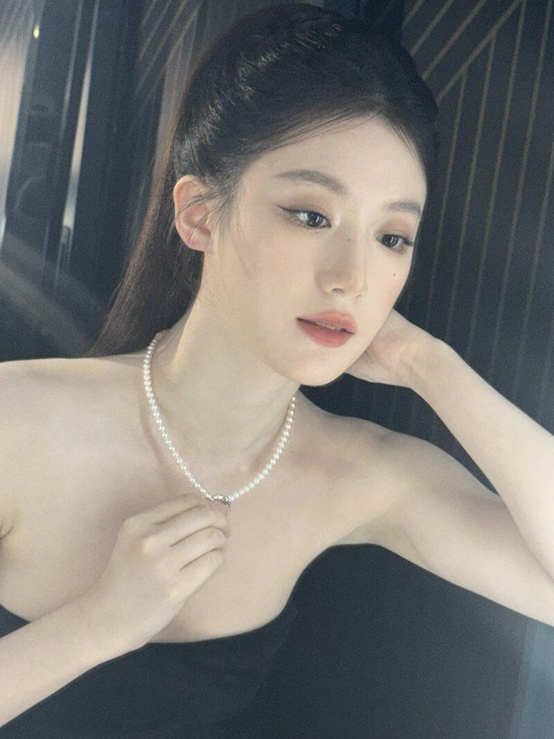 조명빨 제대로 받은 슈화의 새하얀 피부1_3.jpg