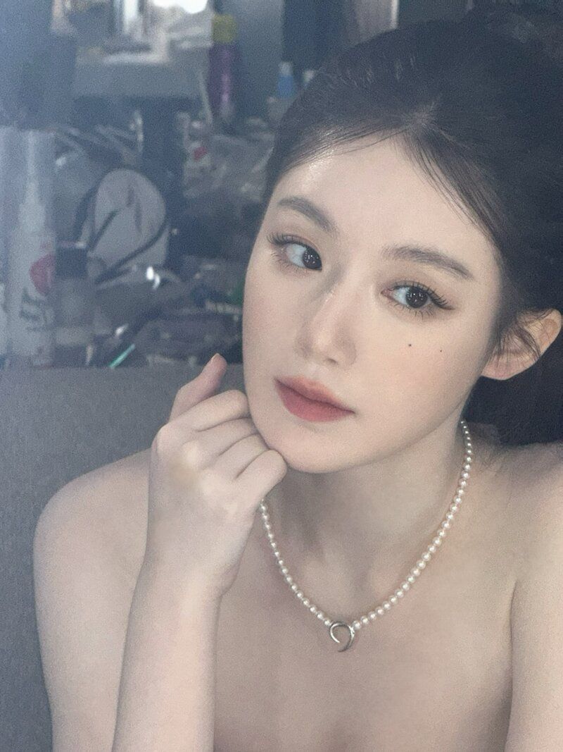 조명빨 제대로 받은 슈화의 새하얀 피부1_4.jpg