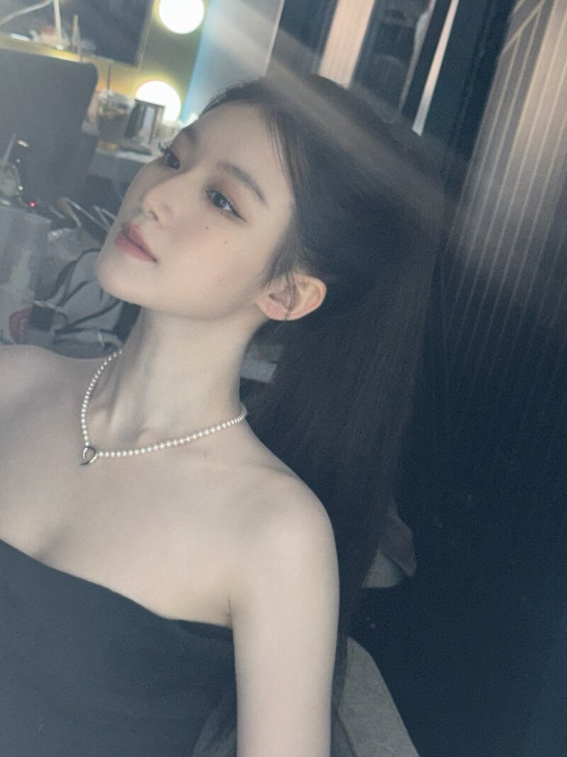 조명빨 제대로 받은 슈화의 새하얀 피부1_11.jpg