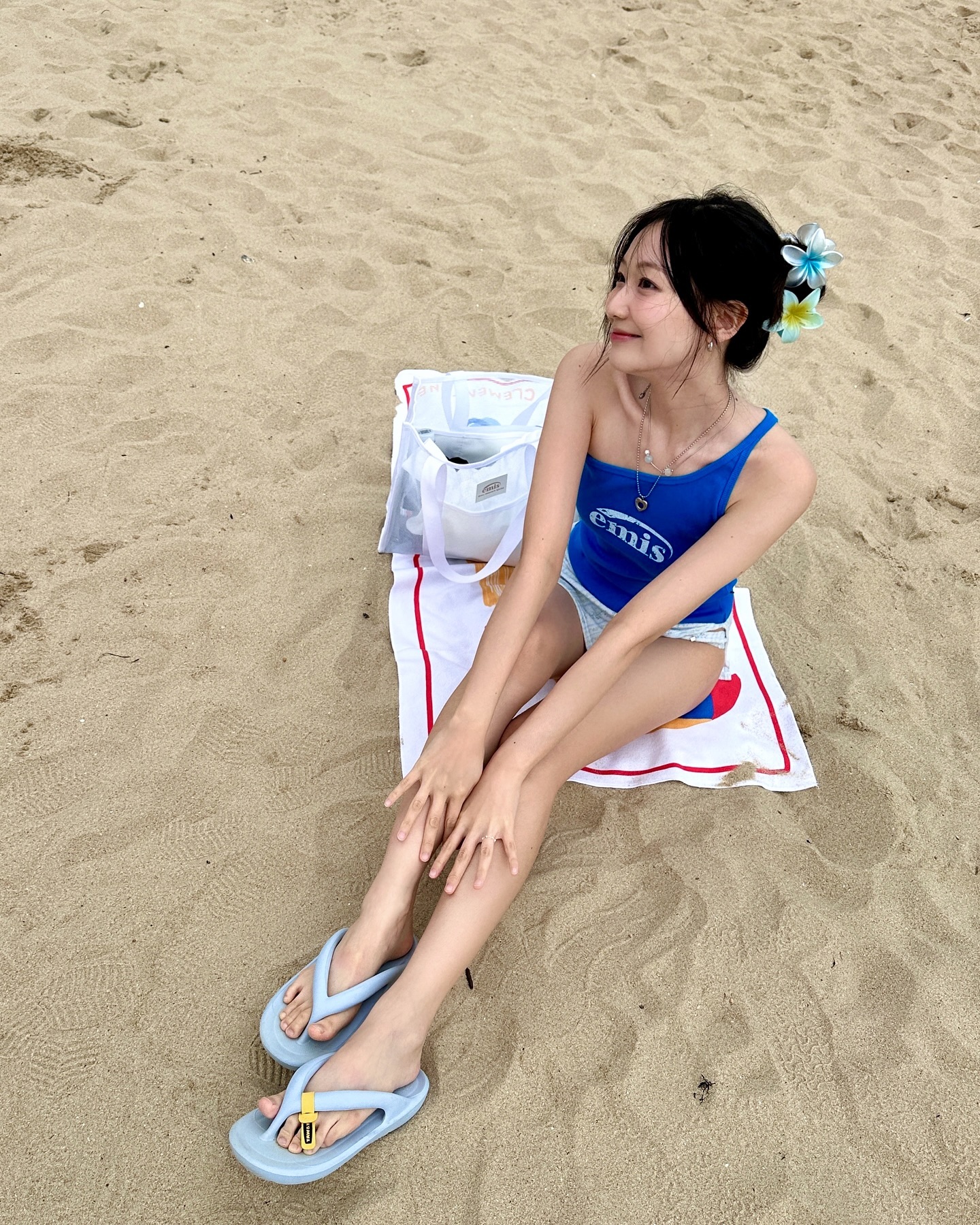 [러블리즈] 류수정 바닷가에서 시원한 파란색 비치웨어 야꼽 + 허벅지11.jpg