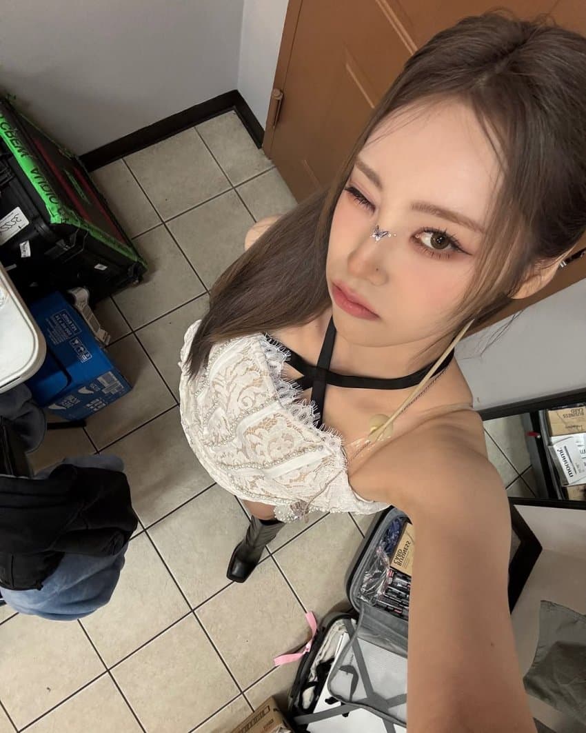 이달의소녀-진솔1_3.jpg