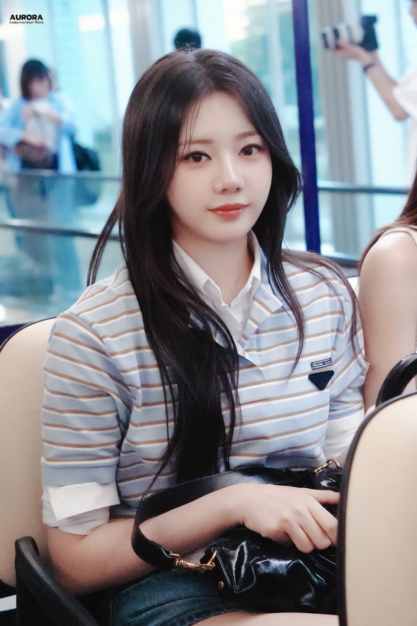 베이비몬스터 로라1_9.jpg