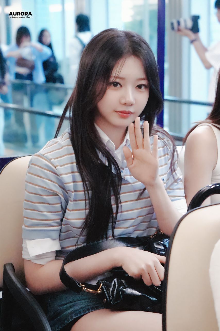 베이비몬스터 로라1_10.jpg
