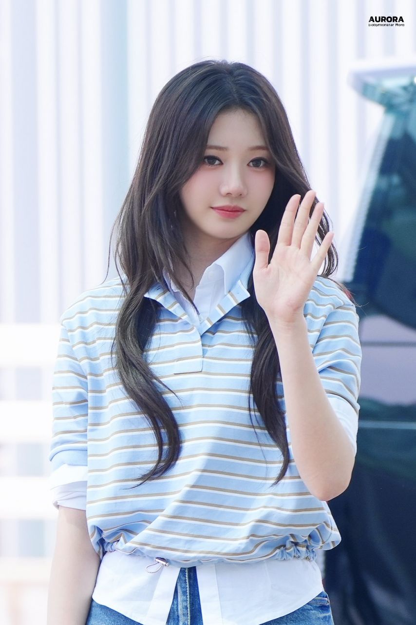 베이비몬스터 로라1_2.jpg