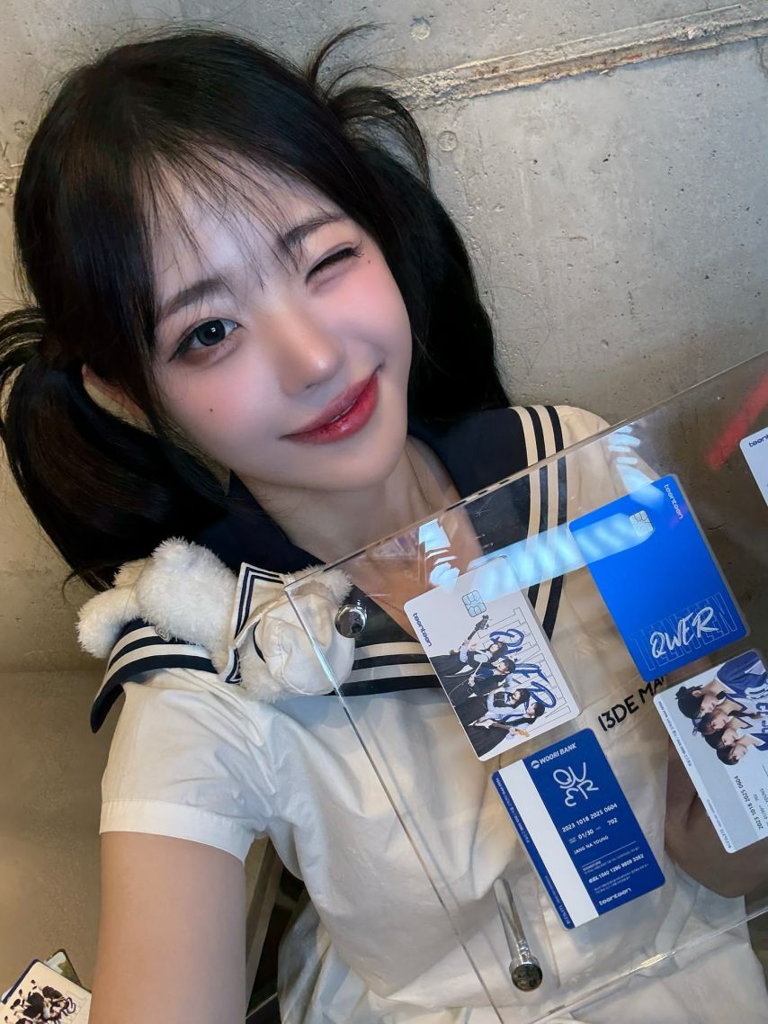 QWER 히나1_2.jpeg