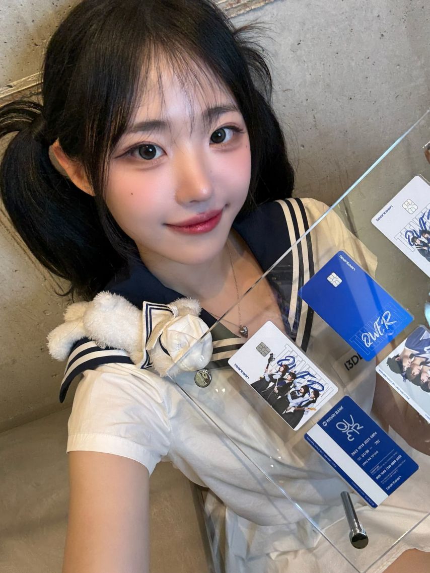 QWER 히나1_1.jpeg