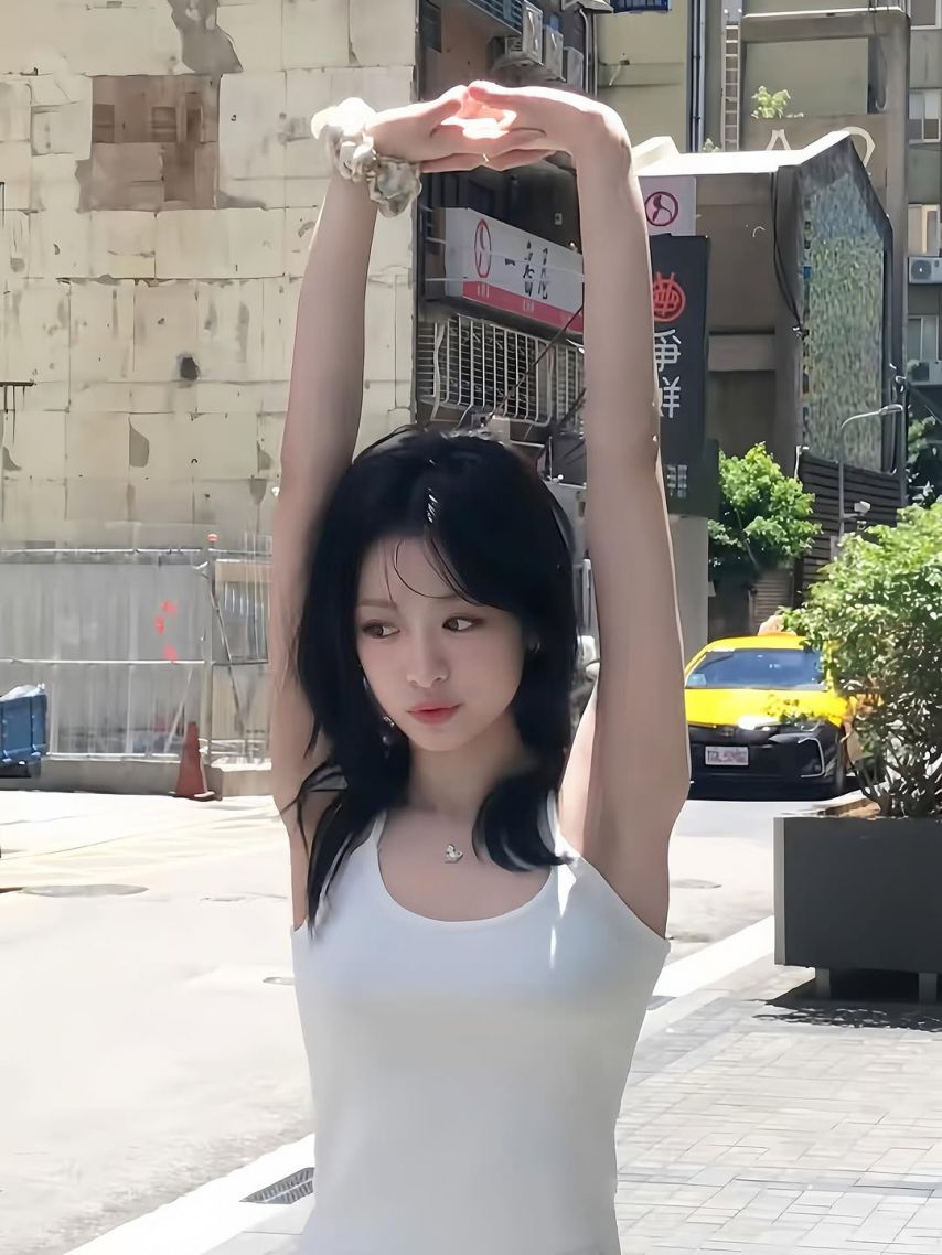 BABYMONSTER (베이비몬스터) 아현1_1.jpg