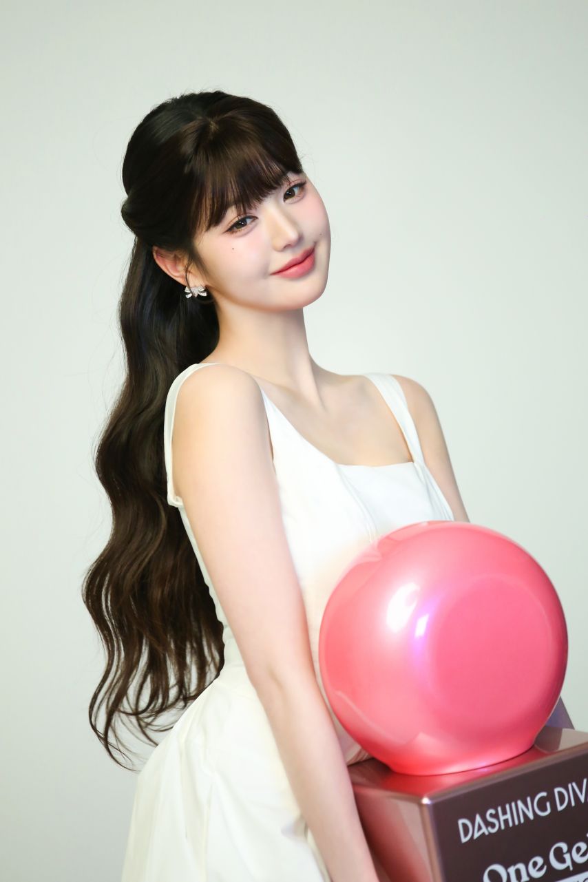 아이브 장원영 X ‘데싱디바’ 광고 촬영 현장 비하인드1_5.jpg