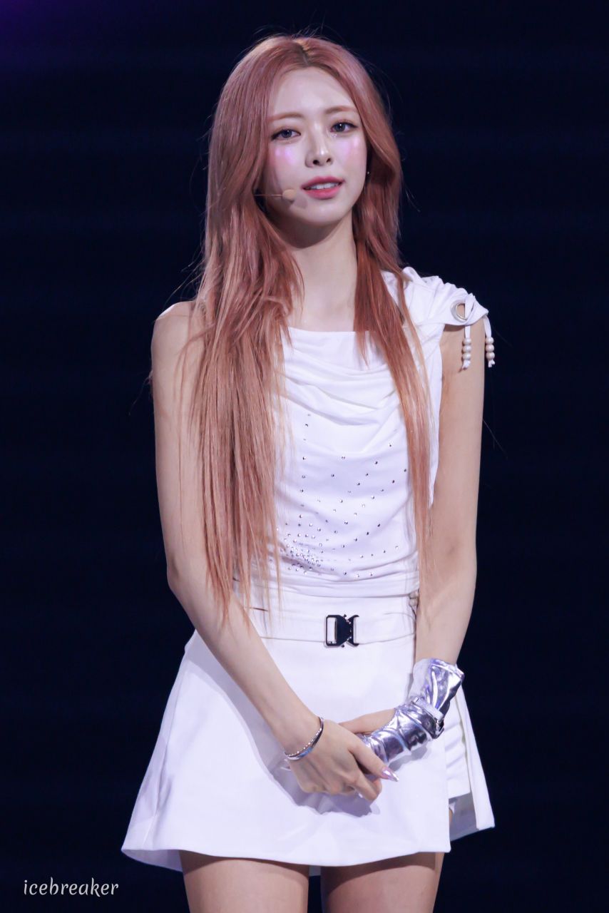 ITZY 유나1_5.jpg